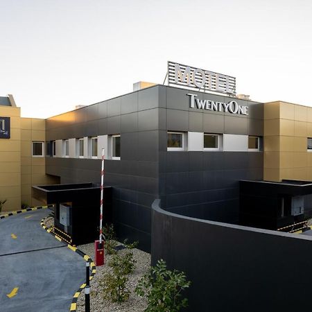 Motel Twentyone กองโดมาร์ ภายนอก รูปภาพ