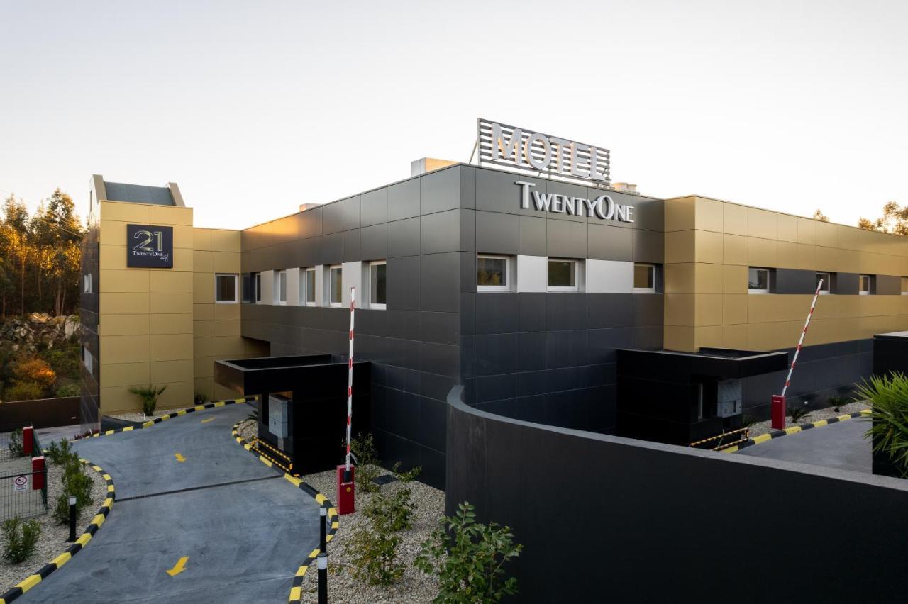 Motel Twentyone กองโดมาร์ ภายนอก รูปภาพ