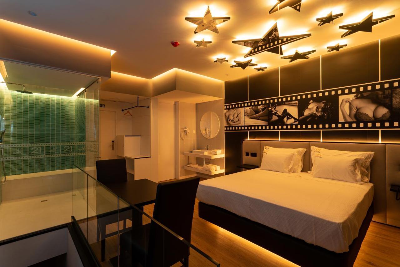 Motel Twentyone กองโดมาร์ ภายนอก รูปภาพ