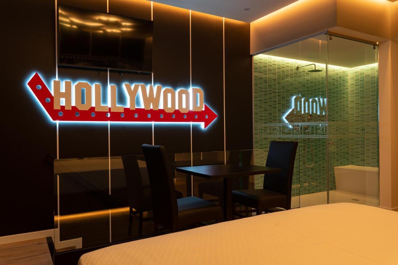 Motel Twentyone กองโดมาร์ ภายนอก รูปภาพ
